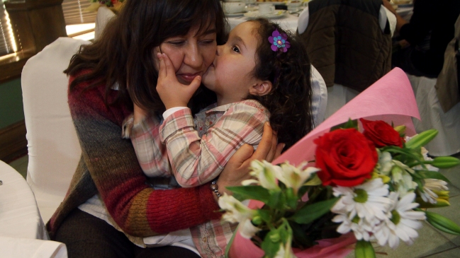 Chilenos celebran el Día de la Madre con diversas actividades