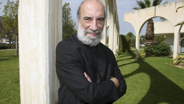 Raúl Zurita: Si la poesía desaparece, la humanidad moriría a los cinco minutos