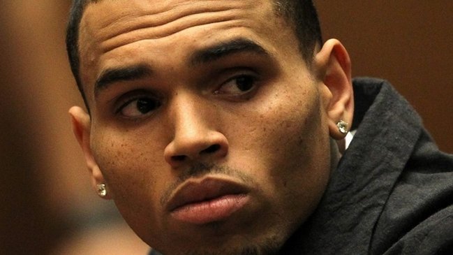 Chris Brown tendrá que borrar los graffitis de su casa