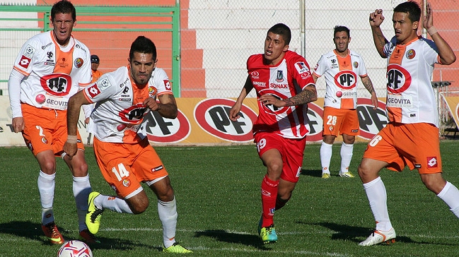 Cobresal tomó un respiro con victoria sobre La Calera