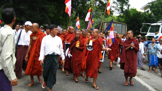 Cuando los budistas toman las armas