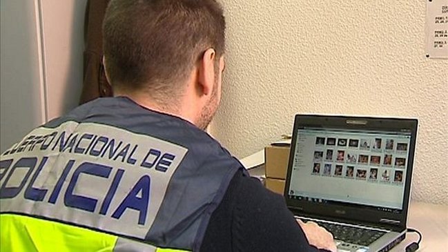 Policía española detuvo a 10 jóvenes por distribuir pornografía infantil