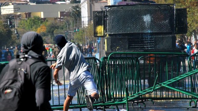 Estudiantes presentarán querella contra Carabineros en la Justicia Militar