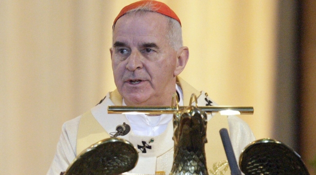 Cardenal británico acusado de conducta 