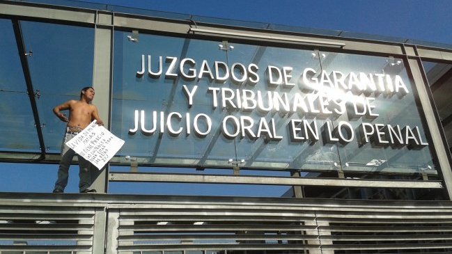 Padre de víctima del tsunami protestó en el Centro de Justicia