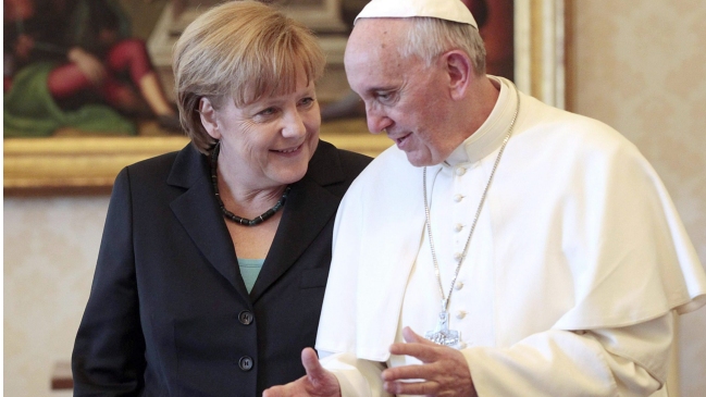 Papa y Merkel analizaron la situación económica y política de Europa