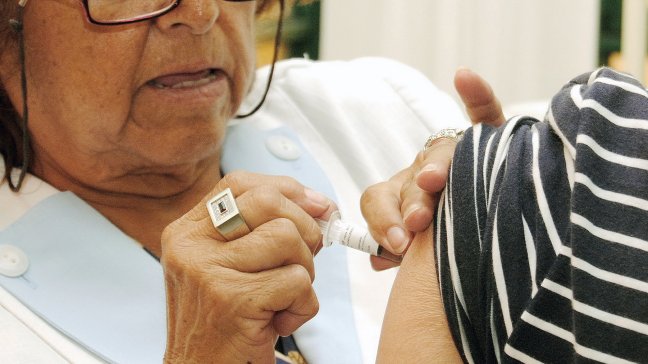 Minsal vacunará contra meningitis W135 a funcionarios de la salud