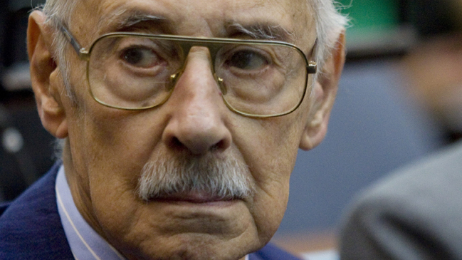 Videla fue encontrado muerto en el baño de su celda, según la prensa