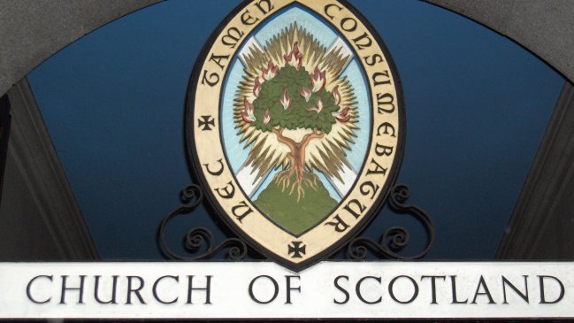 Iglesia de Escocia respalda ordenación de sacerdotes homosexuales