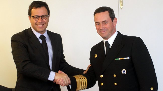Ministro Hinzpeter destacó mea culpa de almirante González