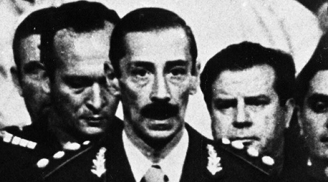 Rechazo ciudadano complica sepultación de Jorge Rafael Videla