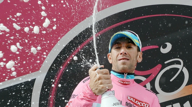 Vincenzo Nibali ganó la cronometrada y quedó cerca del triunfo en el Giro