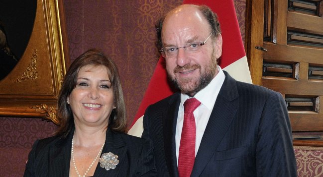 Nueva canciller de Perú deseó que relaciones con Chile 