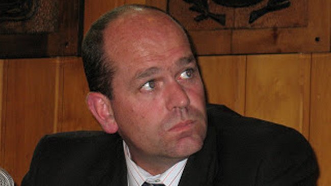 RN se alinea con Schultz para reemplazar a Carlos Larraín en el Senado