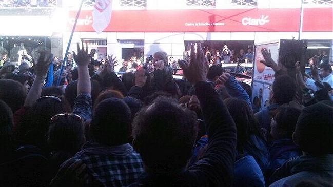 Michelle Bachelet arribó a Chillán tras sorpresiva visita a Dichato