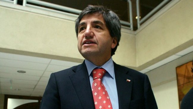 Recondo insiste en ir al Senado tras reunión con Longueira