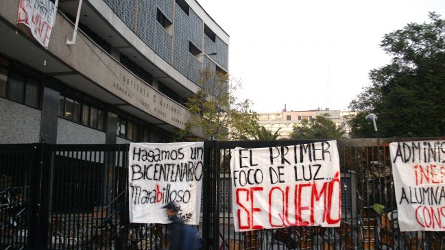 Alumnos del Instituto Nacional seguirán en toma 