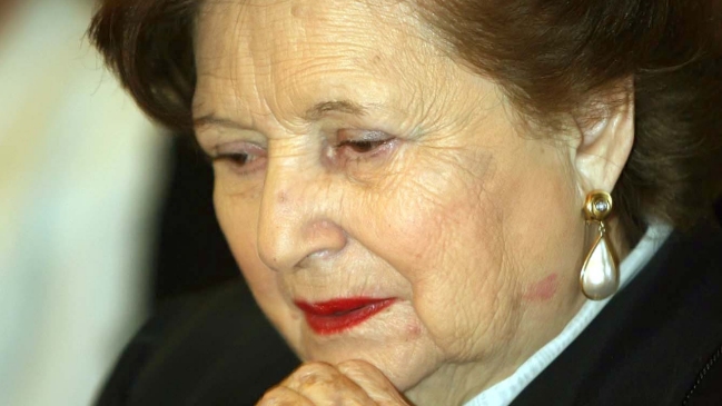 Lucía Hiriart quedó en observación en el Hospital Militar tras sufrir descompensación