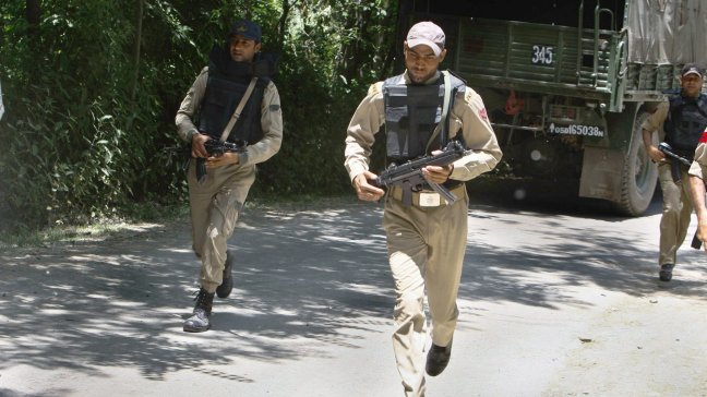 Líder político y otras 27 personas murieron en ataque en la India