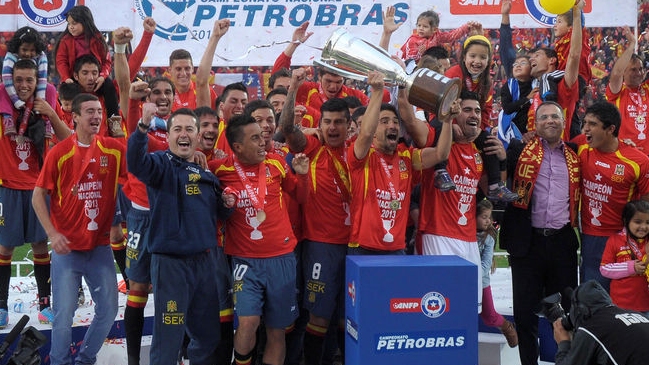 Resumen: Unión Española bajó su séptima estrella en dramática definición