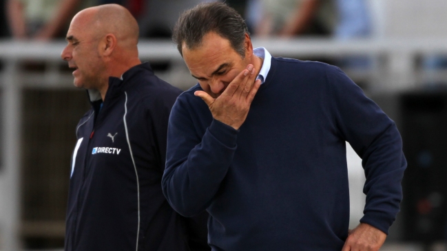 Hinchas de U. Católica recriminaron a Martín Lasarte en Arica