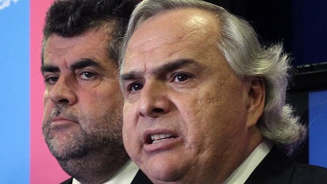 Chadwick y Andrade se enfrentan por casos de falsos exonerados