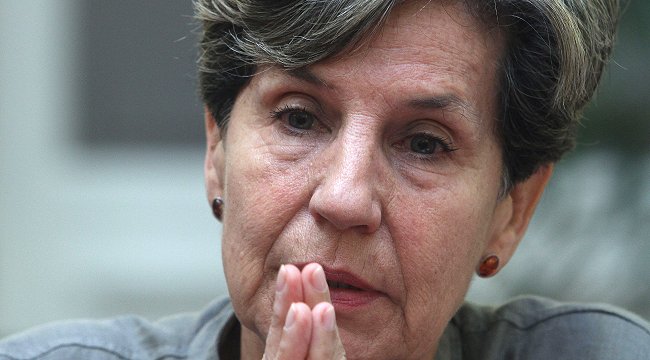 Isabel Allende y exonerados: Parto de la honestidad de las personas