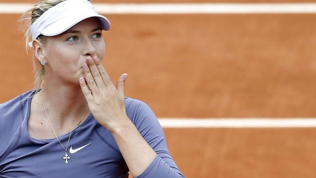 Sharapova y Williams avanzaron con fuerza en Roland Garros