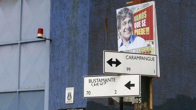 Chilectra llamó a no instalar propaganda en postes del tendido eléctrico