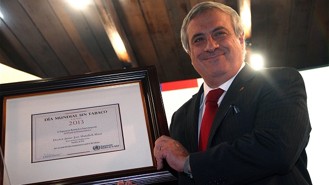 Mañalich recibió reconocimiento de la OMS en Día Mundial sin Tabaco