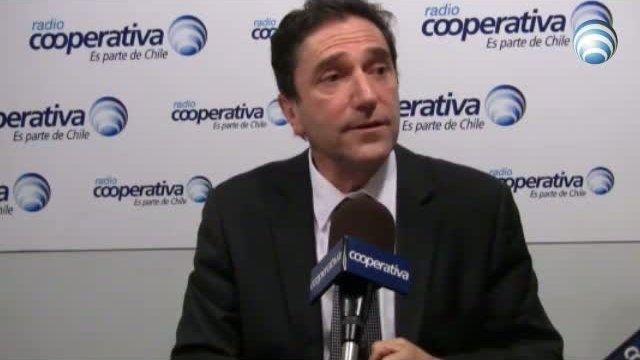 Gómez apuntó a mejorar condiciones docentes para reformar la educación