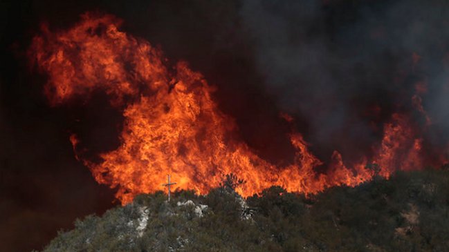 Incendio al nordeste de Los Ángeles se extendió sobre 8.000 hectáreas