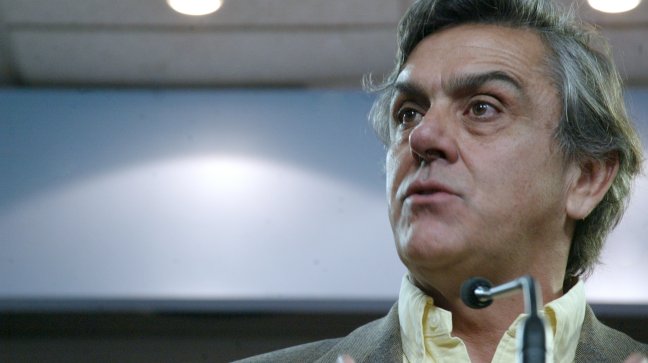 Longueira y polémica por bajada de Golborne: 