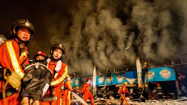 Más de 100 personas han muerto en incendio de planta avícola en China