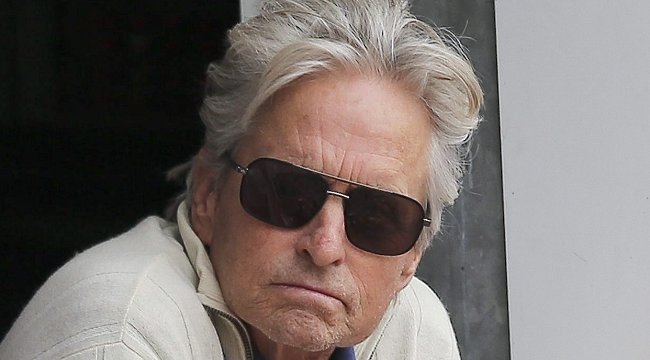 Michael Douglas dijo que el sexo oral le provocó el cáncer de garganta
