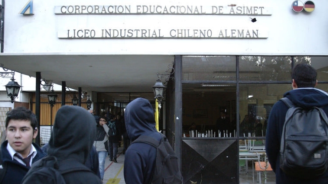 Liceo Chileno-Alemán reinició clases tras intentos de tomas