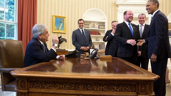 Piñera se tomó una foto en sillón de Barack Obama