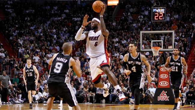 Heat y Spurs abren la gran final de la NBA en Miami