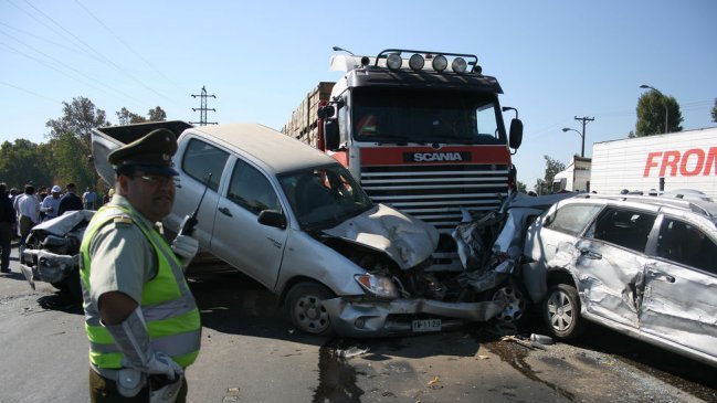 Seis vehículos protagonizaron choque en Autopista Vespucio Sur
