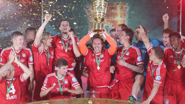 Ribéry y Van Buyten renovaron su contrato con Bayern Munich