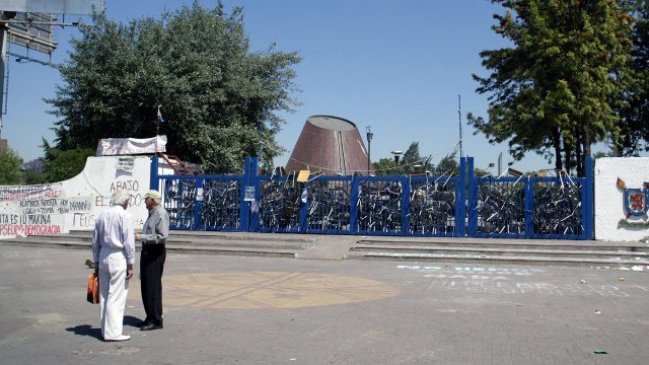 Estudiantes de la Usach se encuentran en paro indefinido