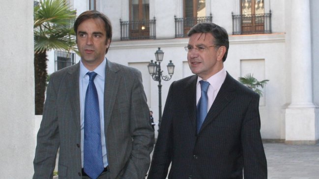 La Moneda despide a Lavín y Cruz-Coke