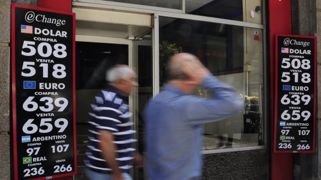 Experto: Aumento del dólar desacelerará el consumo