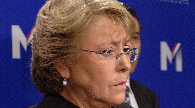 Fiscalía no interrogará como imputada a Bachelet por el caso tsunami