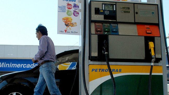 Econsult anticipa nueva alza en las bencinas por efecto dólar