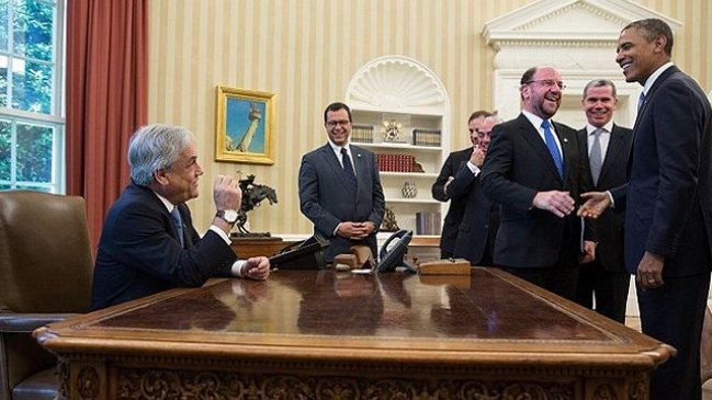 Diario británico criticó salida de protocolo de Piñera en la Casa Blanca