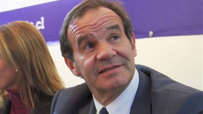 Debate: Allamand criticó a Bachelet y Longueira destacó a Velasco