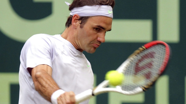 Federer pasó a semifinales en Halle sin perder un juego ante Zverev