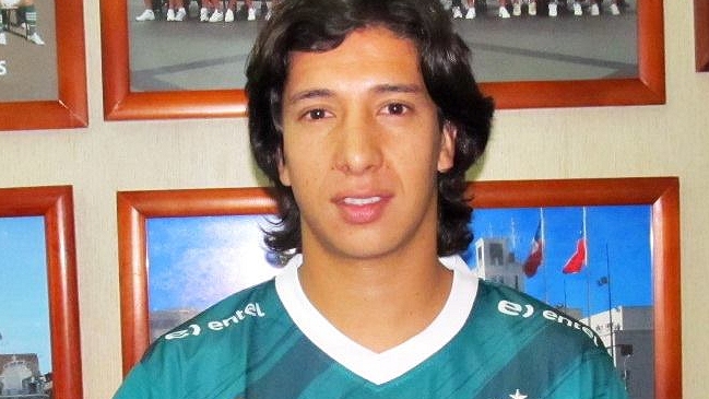 Santiago Wanderers oficializó fichaje del zaguero Juan Abarca