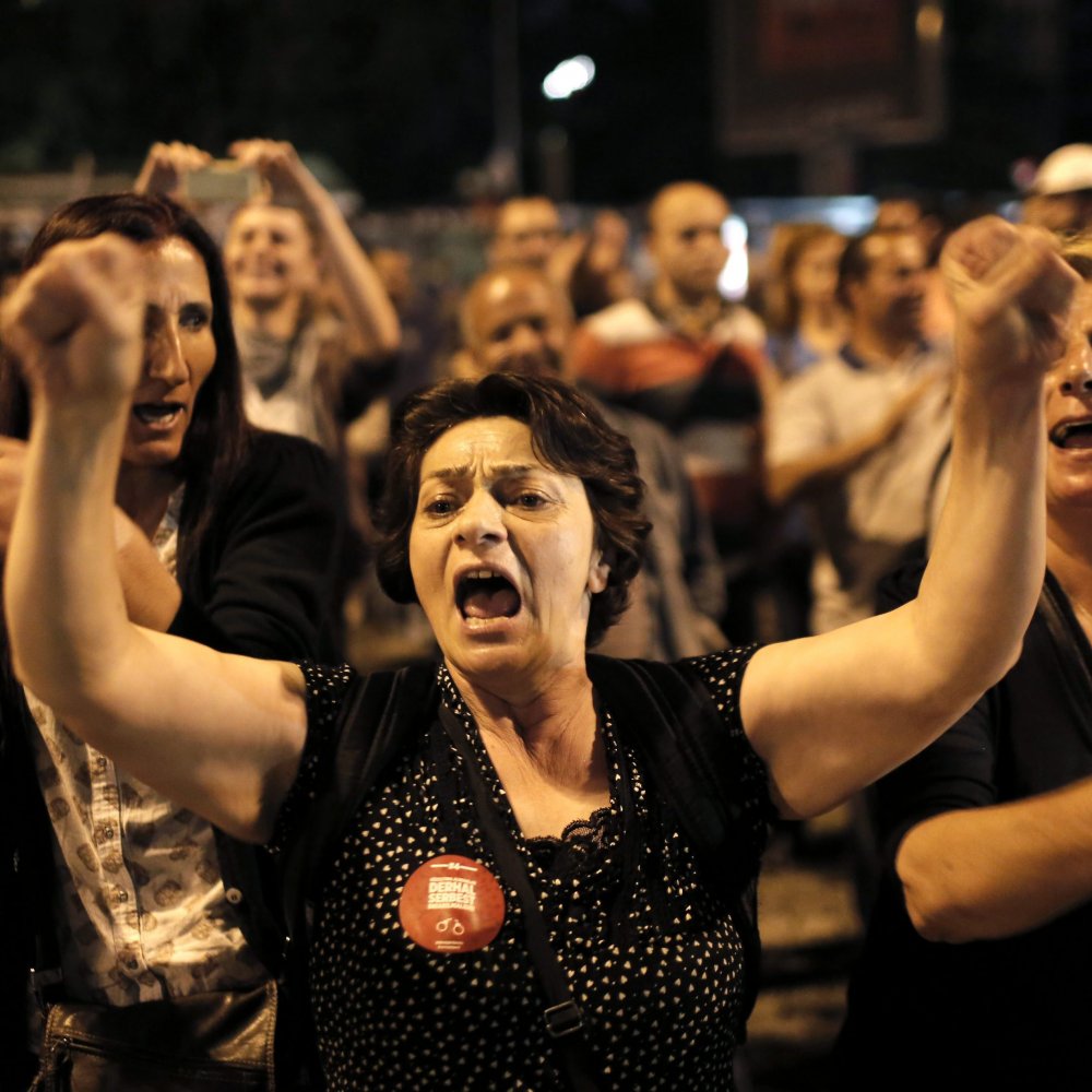 Gobierno turco paralizó proyecto que desató ola de protestas